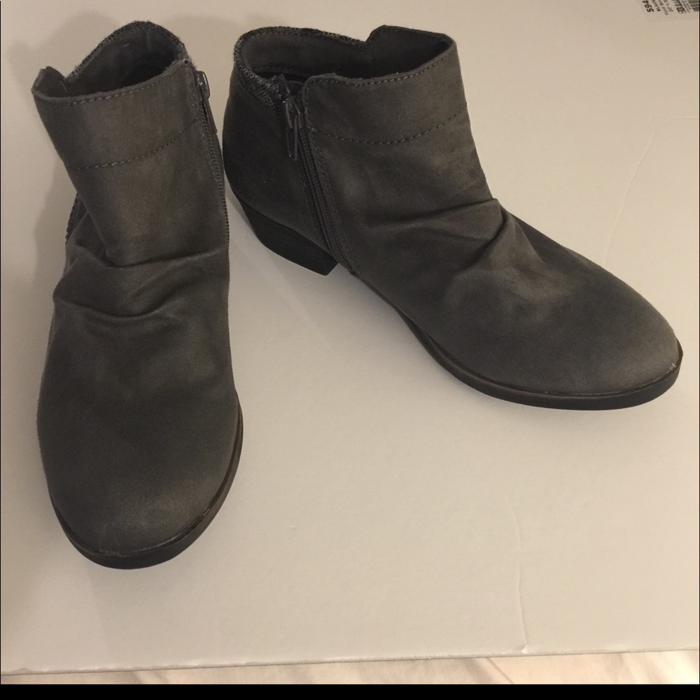 Rampage gray zip on side low cut booties - 7 1/2M